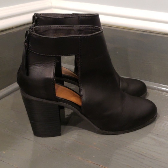 BC Black Booties - Picture 1 of 4